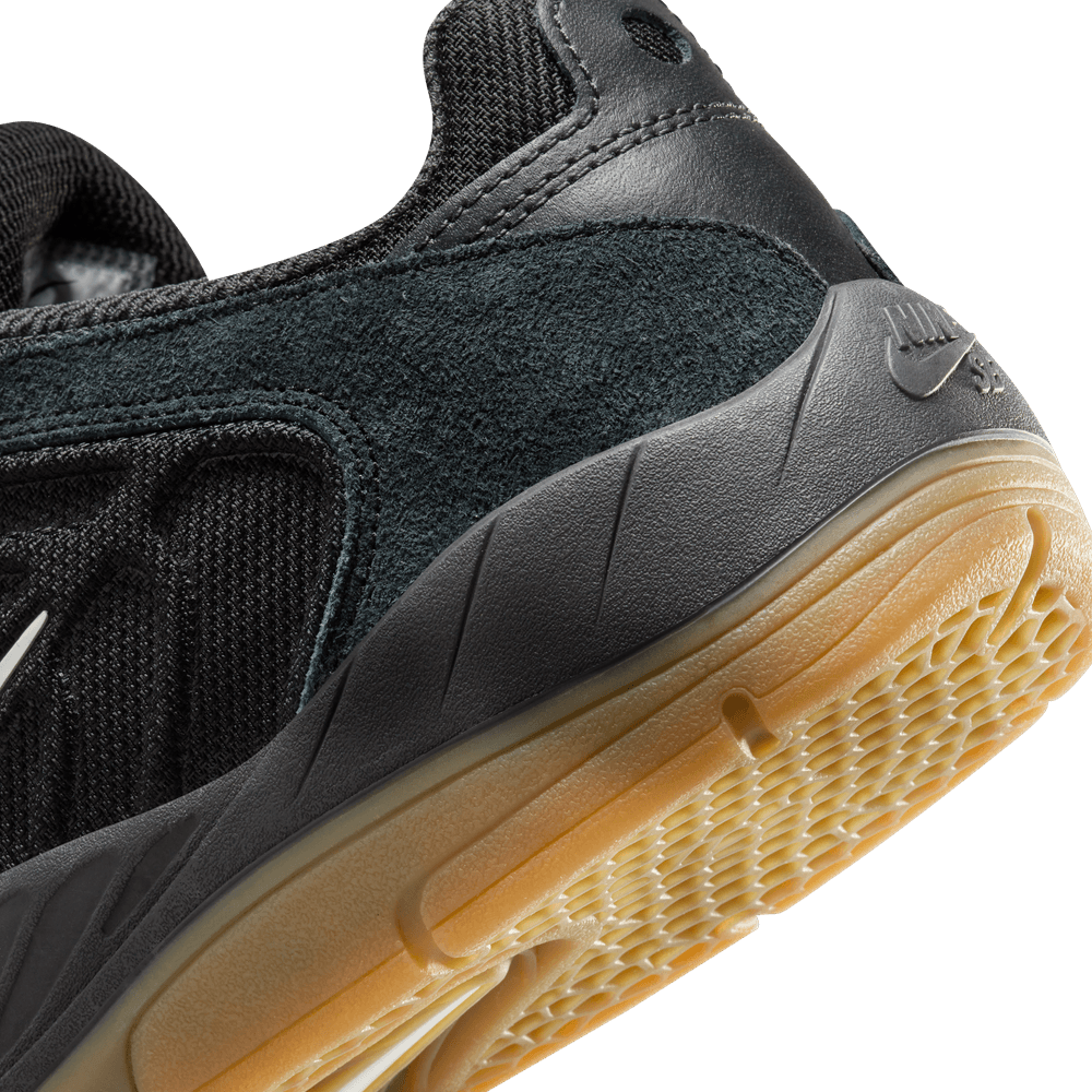 Nike SB Vertebrae Black/Gum