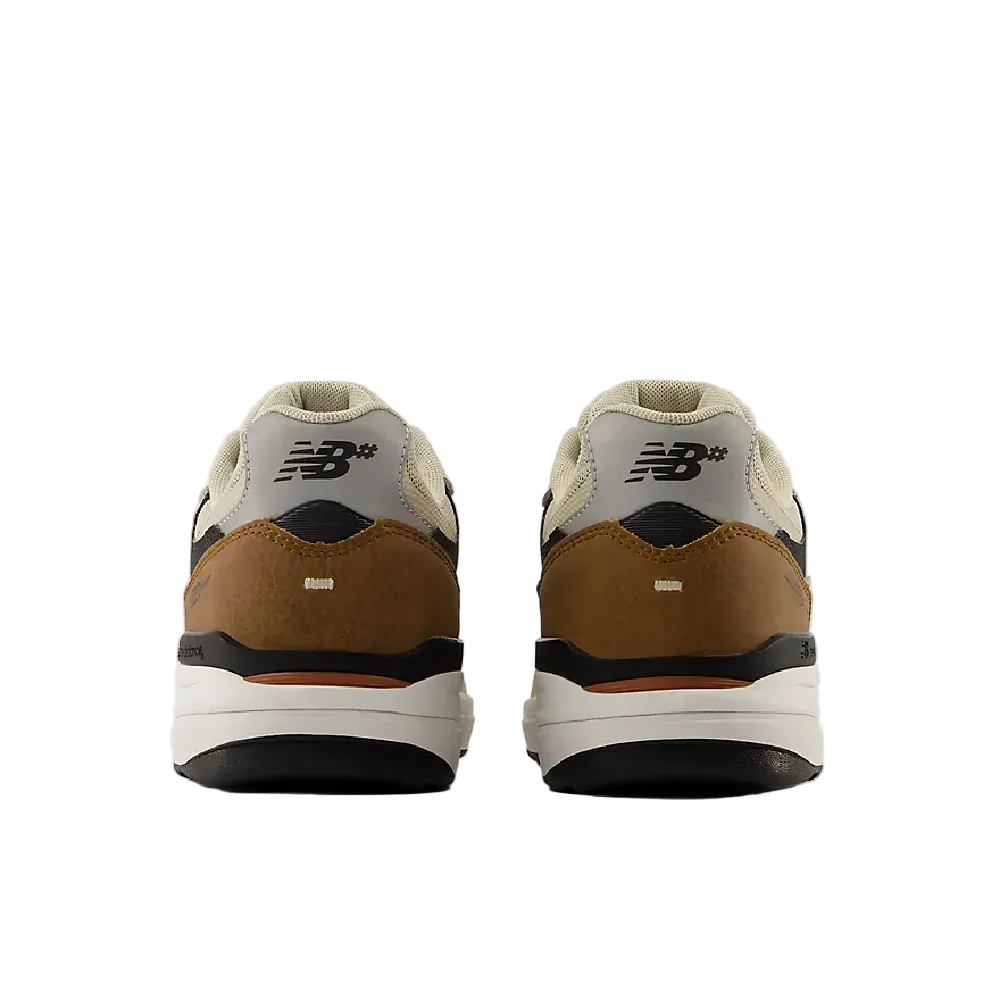 New Balance Numeric Andrew Reynolds 933 Quicksand / Sea Salt